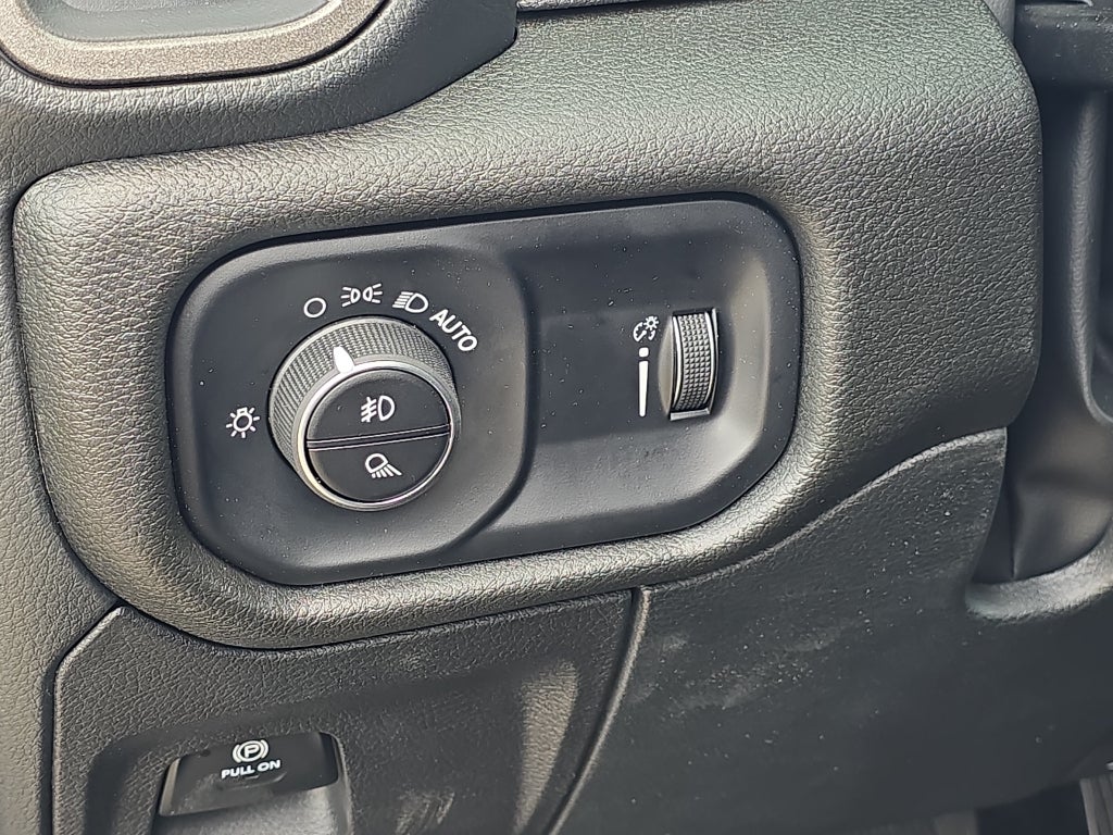 2025 RAM Ram 1500 RAM 1500 TRADESMAN CREW CAB 4X4 5'7' BOX