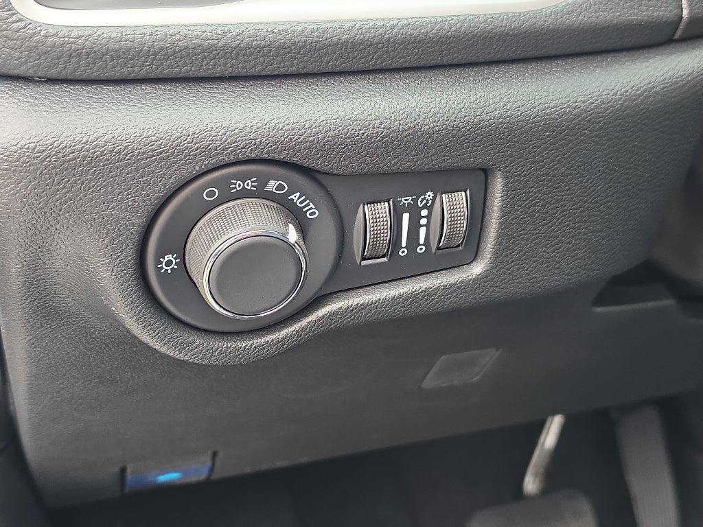 2027 Chrysler Pacifica PACIFICA SELECT