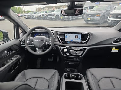 2025 Chrysler Voyager VOYAGER LX