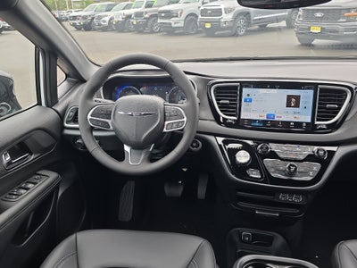 2025 Chrysler Voyager VOYAGER LX