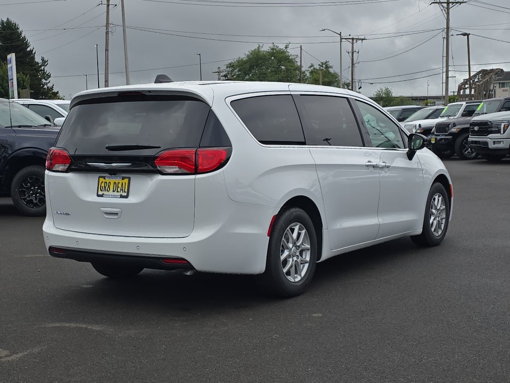 2025 Chrysler Voyager VOYAGER LX