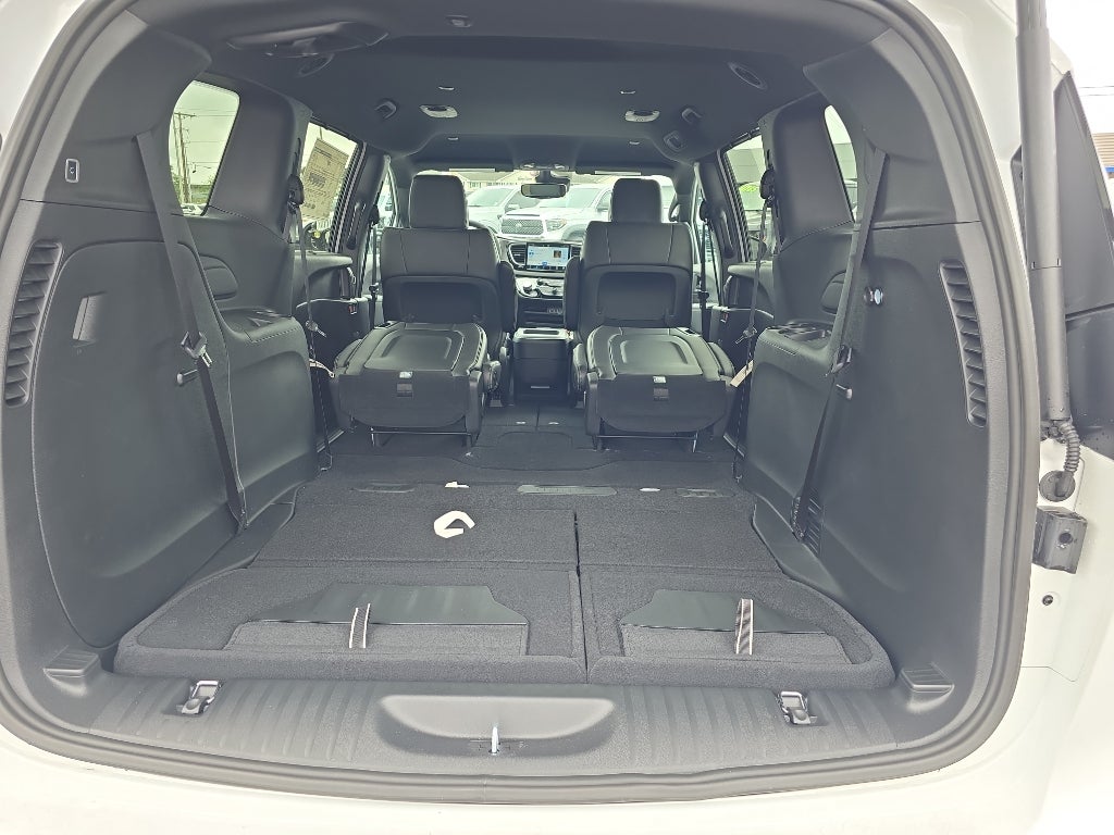 2025 Chrysler Voyager VOYAGER LX