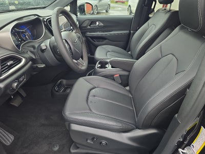 2025 Chrysler Voyager VOYAGER LX