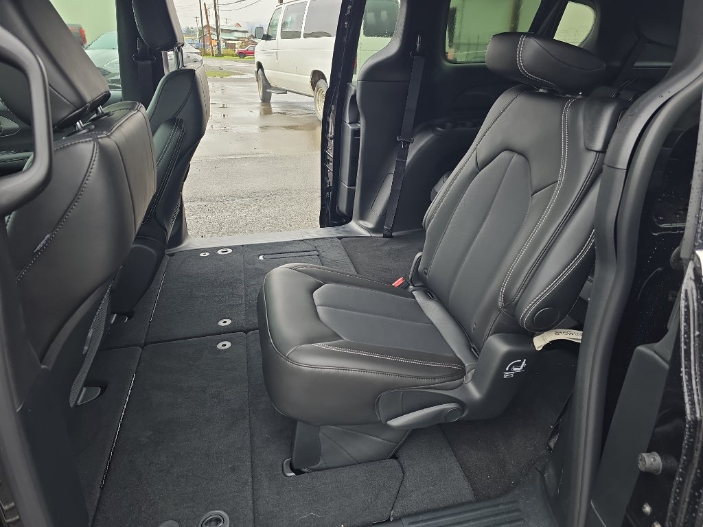 2025 Chrysler Voyager VOYAGER LX