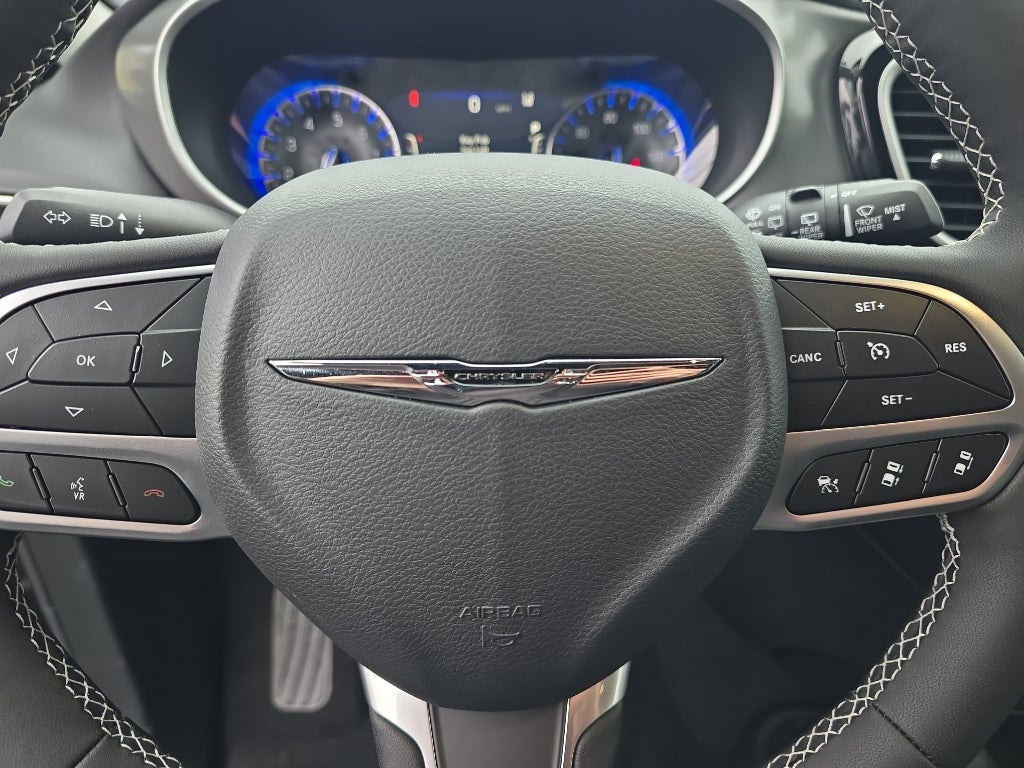 2025 Chrysler Voyager VOYAGER LX