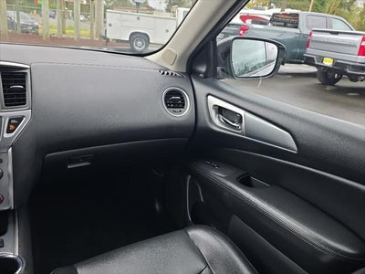 2017 Nissan Pathfinder SL