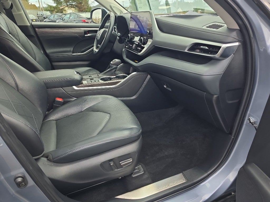 2023 Toyota Highlander Hybrid Hybrid Platinum