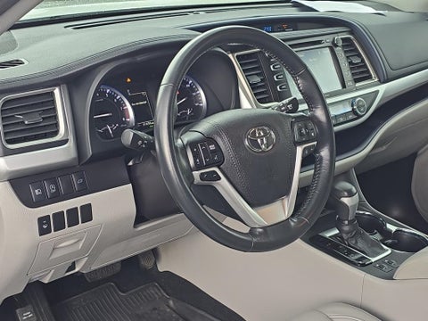 2017 Toyota Highlander XLE in Aberdeen, WA - Five Star Dealerships