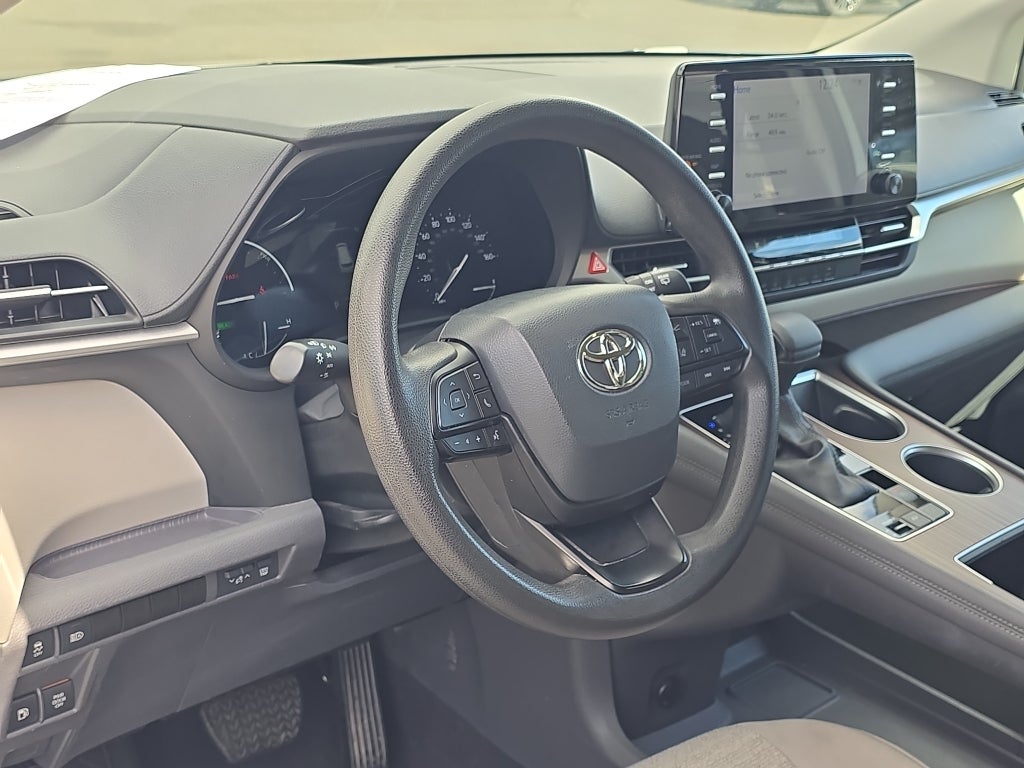 2024 Toyota Sienna LE