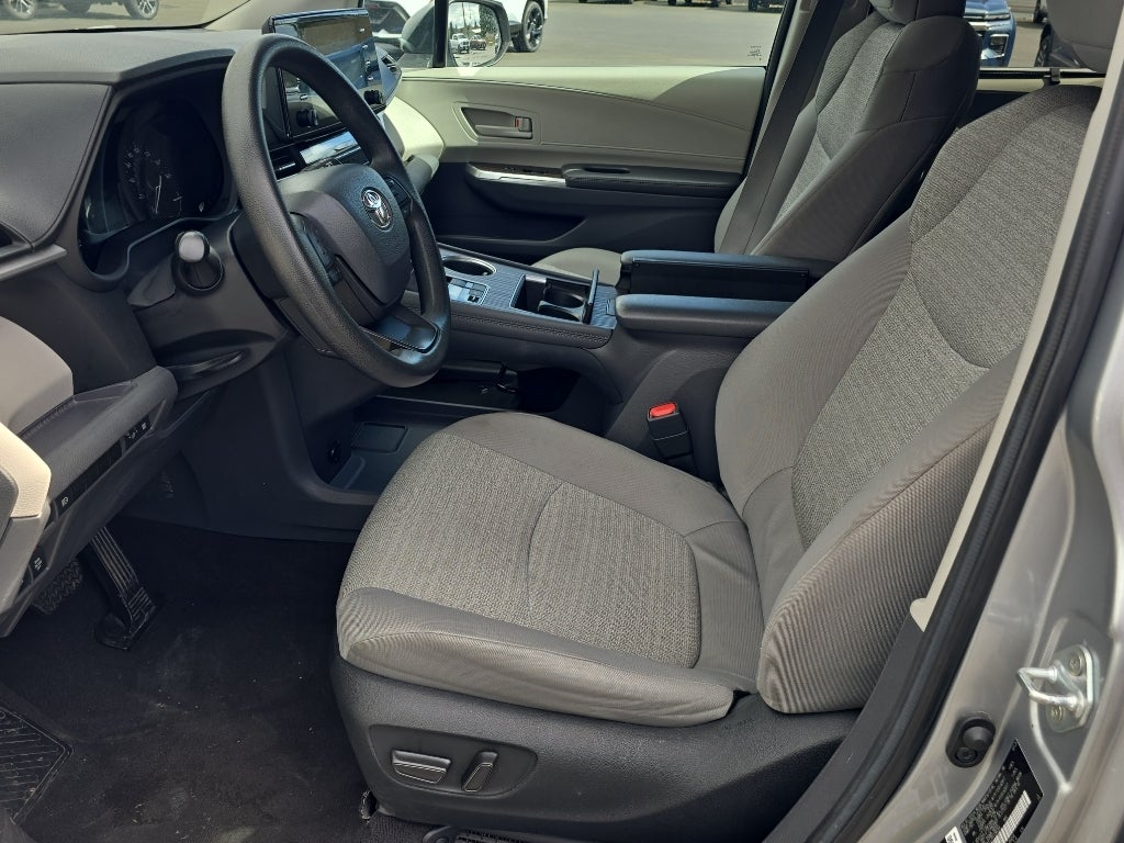 2024 Toyota Sienna LE