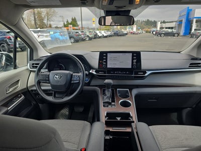 2024 Toyota Sienna LE