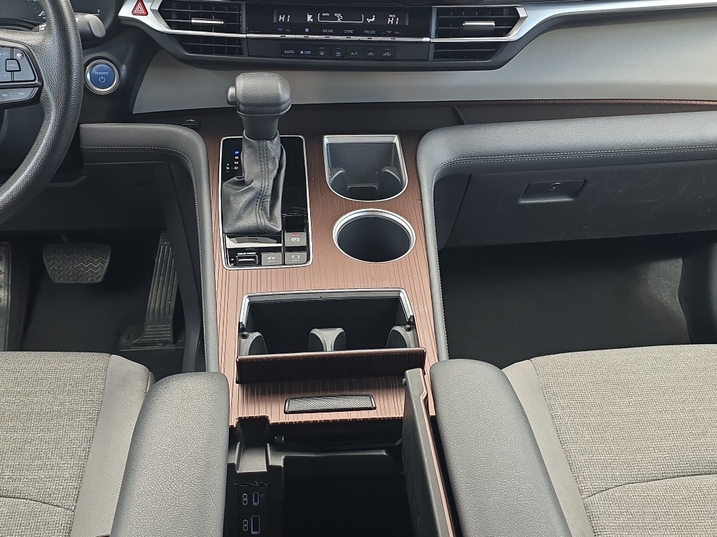 2024 Toyota Sienna LE