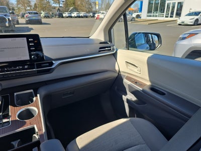 2024 Toyota Sienna LE