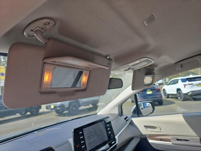 2024 Toyota Sienna LE