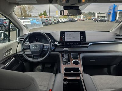 2024 Toyota Sienna LE