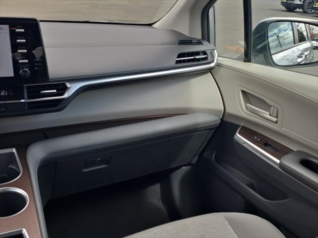2024 Toyota Sienna LE