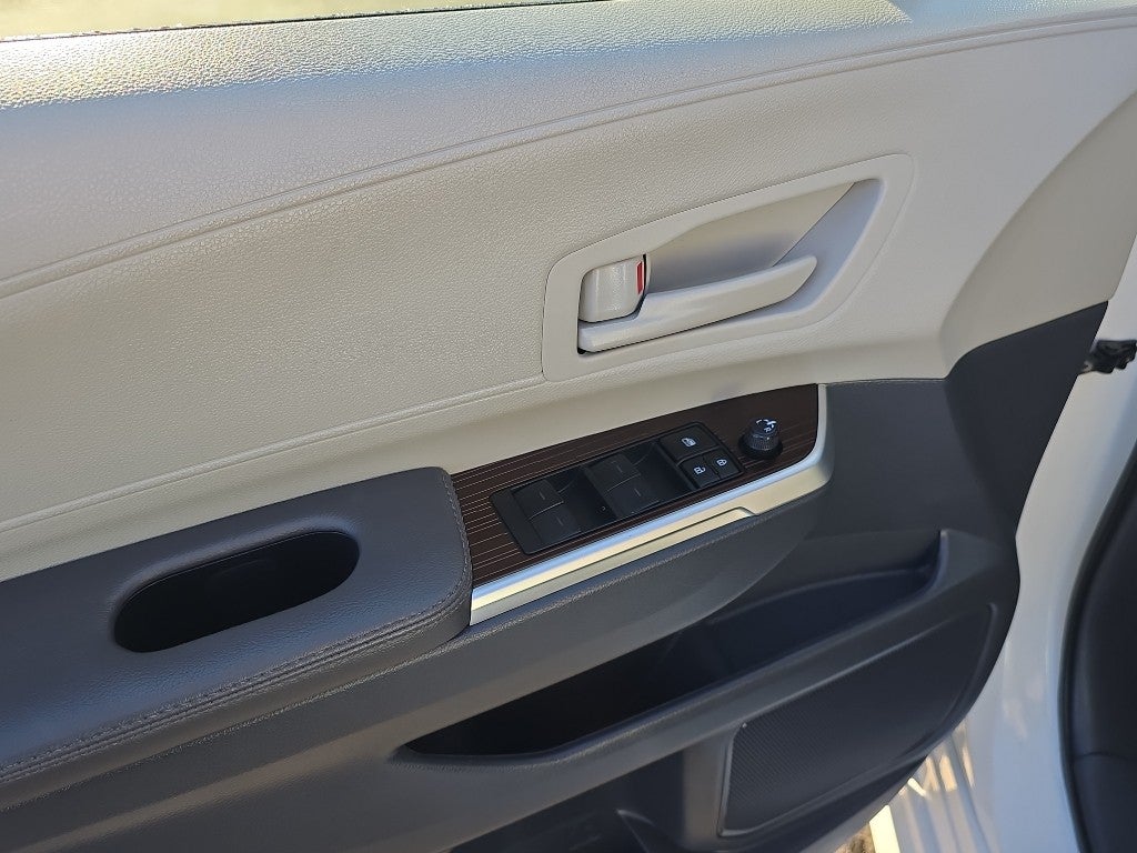 2024 Toyota Sienna LE