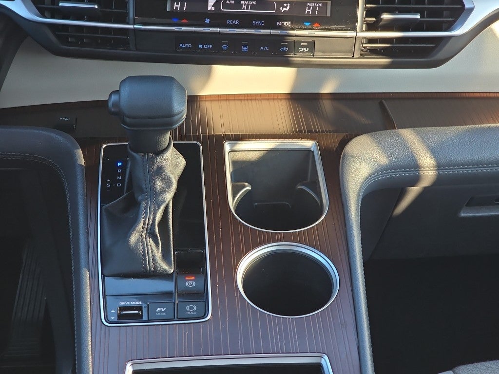 2024 Toyota Sienna LE
