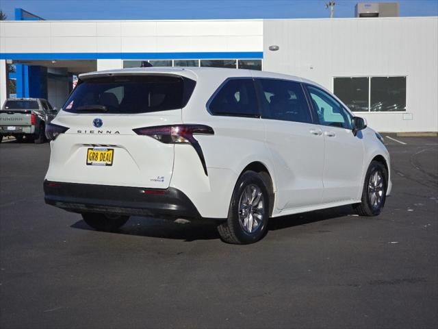 2024 Toyota Sienna LE