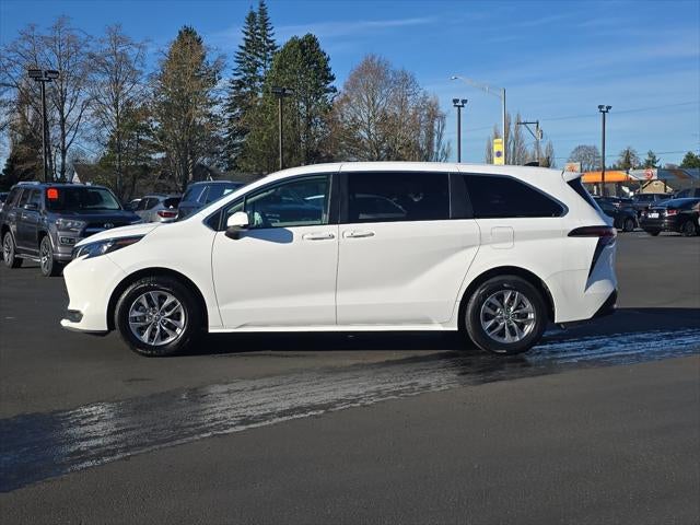2024 Toyota Sienna LE
