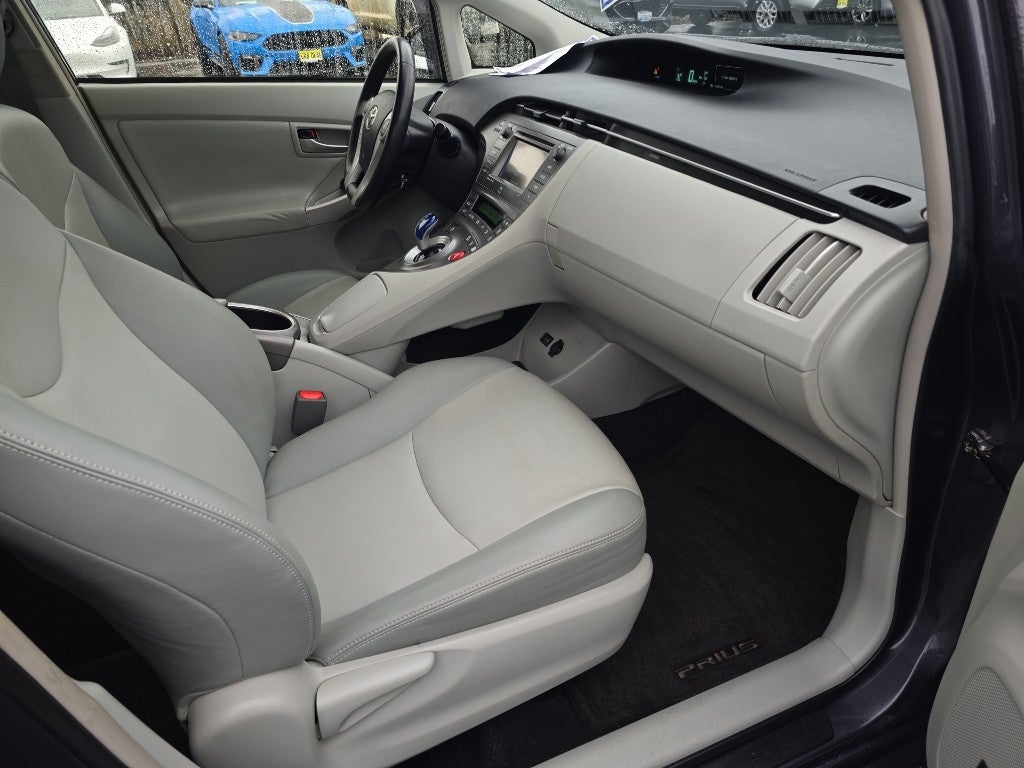 2014 Toyota Prius Five