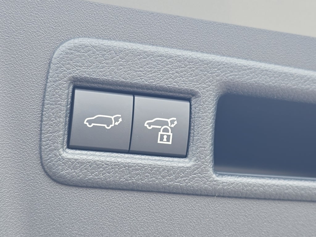 2026 Toyota C-HR SE/XSE SE