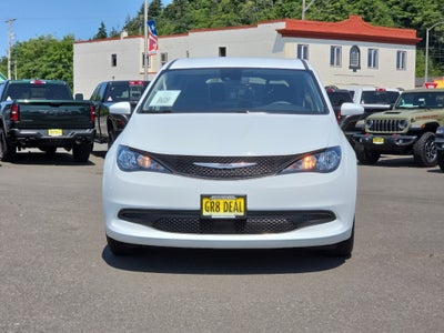 2023 Chrysler Voyager LX