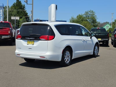 2023 Chrysler Voyager LX