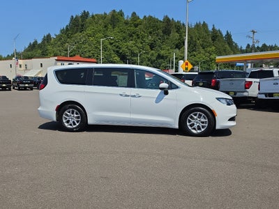2023 Chrysler Voyager LX