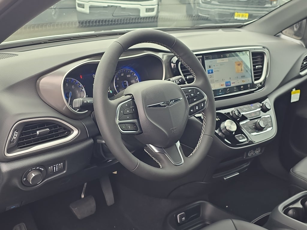 2025 Chrysler Voyager VOYAGER LX