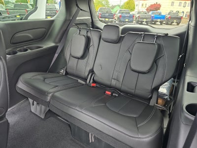 2025 Chrysler Voyager VOYAGER LX