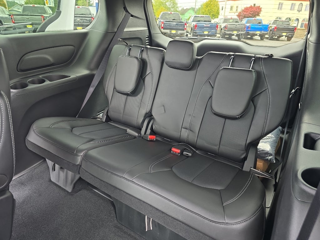 2025 Chrysler Voyager VOYAGER LX