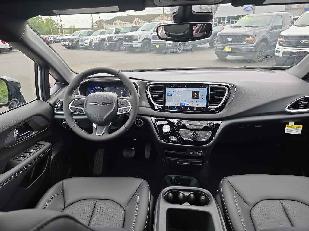 2025 Chrysler Voyager VOYAGER LX