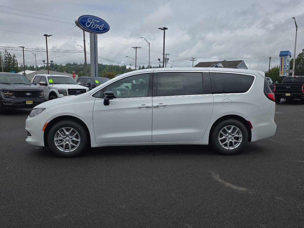2025 Chrysler Voyager VOYAGER LX