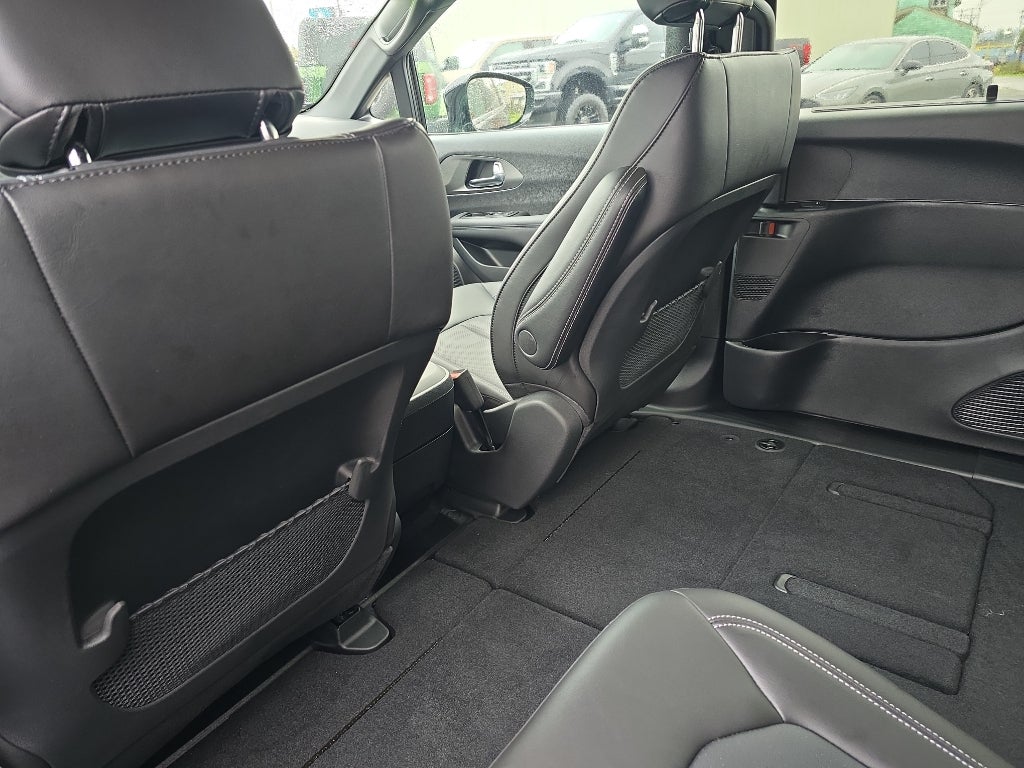 2025 Chrysler Voyager VOYAGER LX