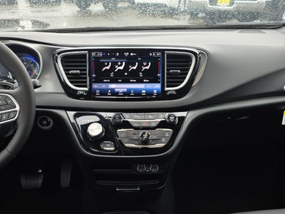 2025 Chrysler Voyager VOYAGER LX