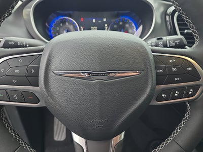 2025 Chrysler Voyager VOYAGER LX