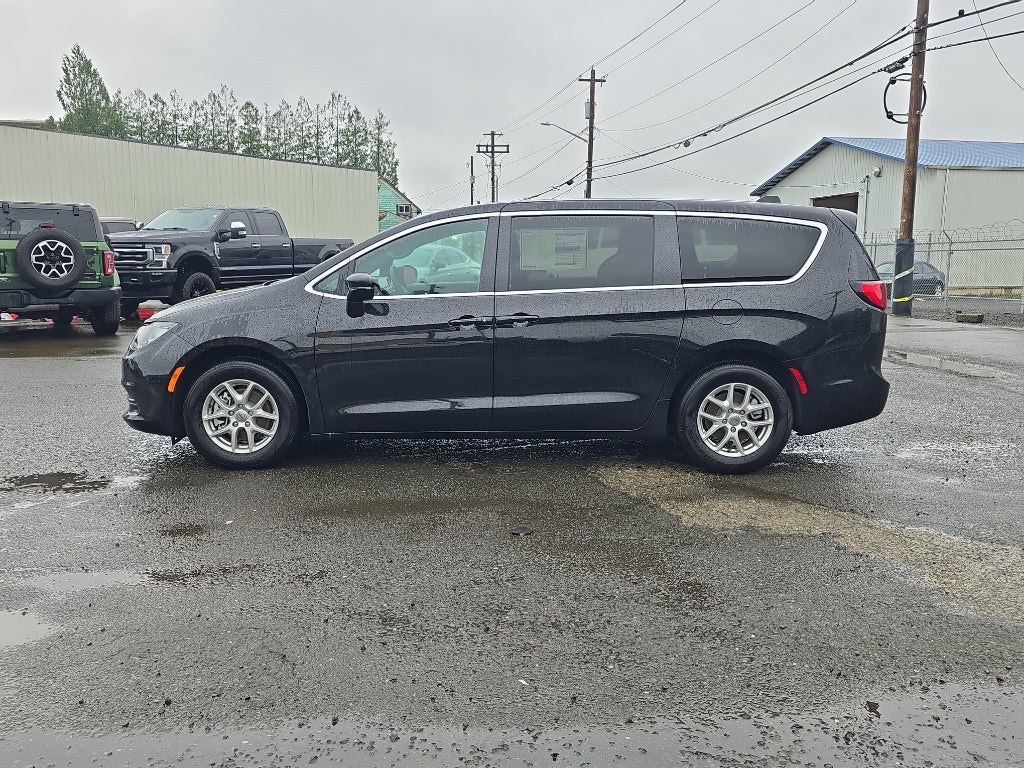 2025 Chrysler Voyager VOYAGER LX