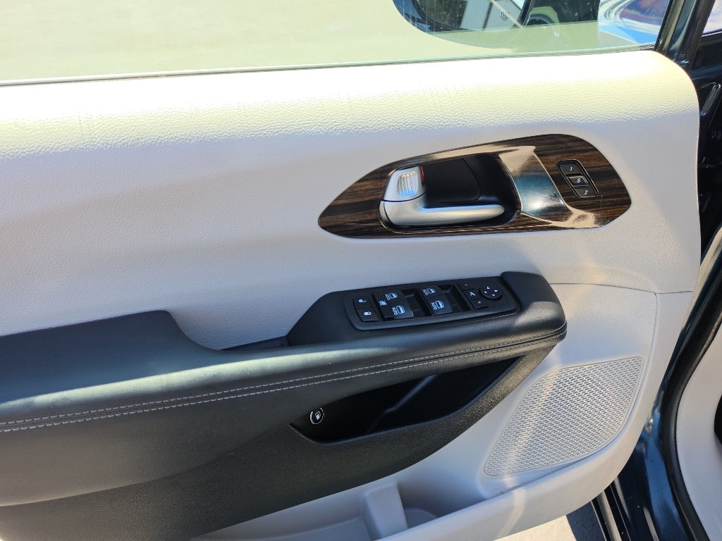 2023 Chrysler Pacifica Hybrid Limited