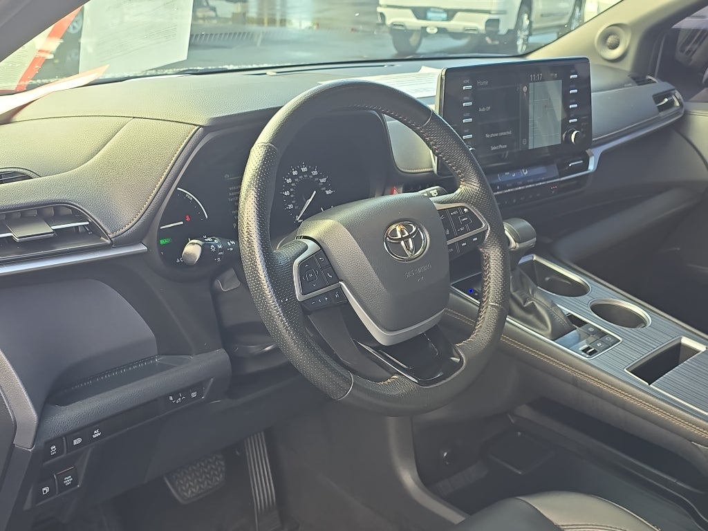 2022 Toyota Sienna XLE Woodland Edition