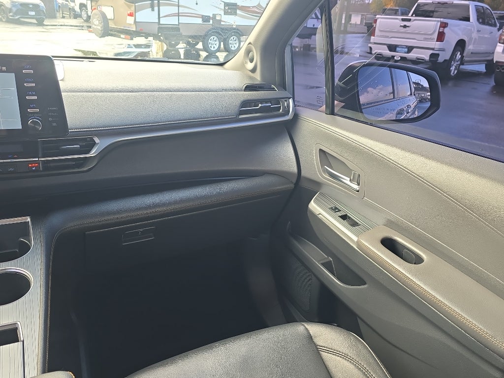 2022 Toyota Sienna XLE Woodland Edition