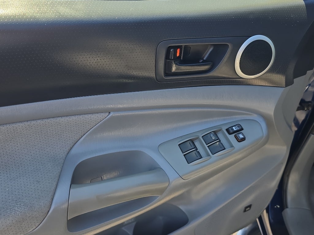 2005 Toyota Tacoma Base V6 (A5)