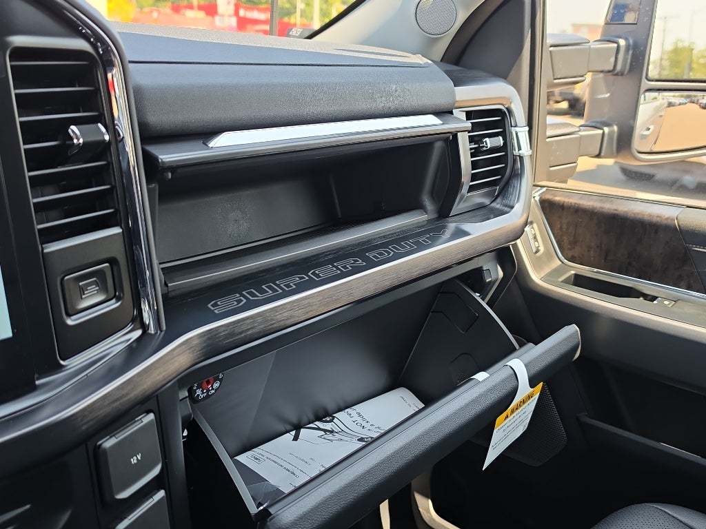 2026 Ford Super Duty LARIAT