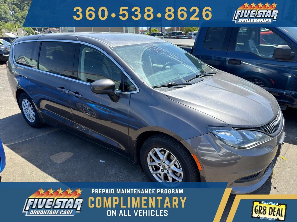 2023 Chrysler Voyager LX's photo