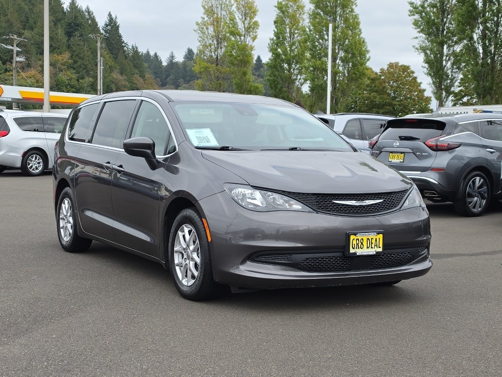 2023 Chrysler Voyager LX