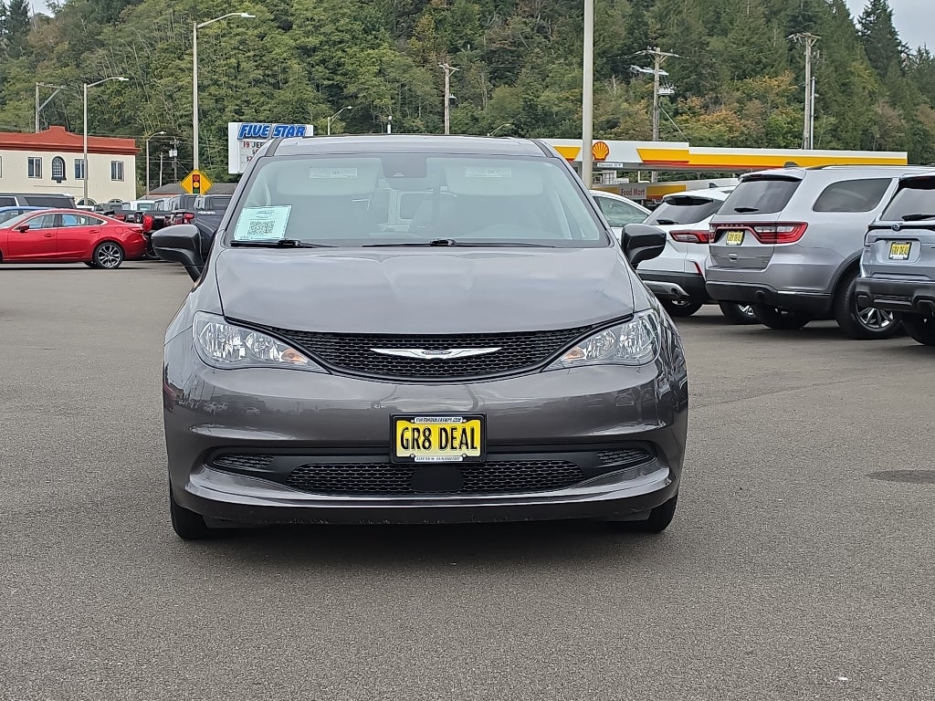 2023 Chrysler Voyager LX