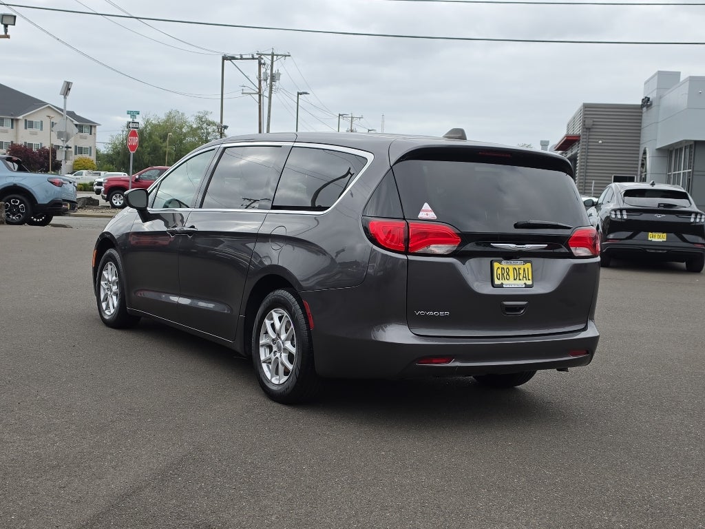 2023 Chrysler Voyager LX