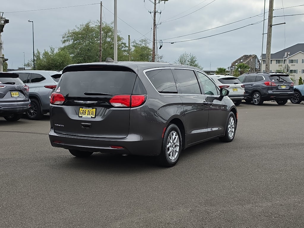 2023 Chrysler Voyager LX