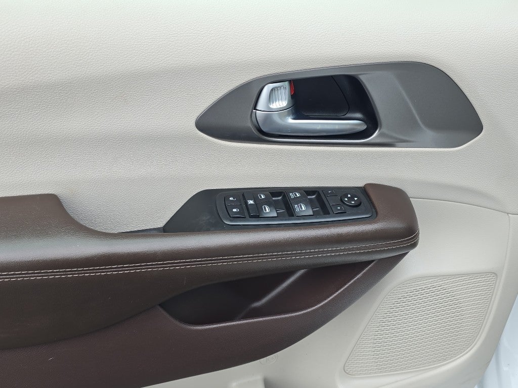 2021 Chrysler Voyager LXI