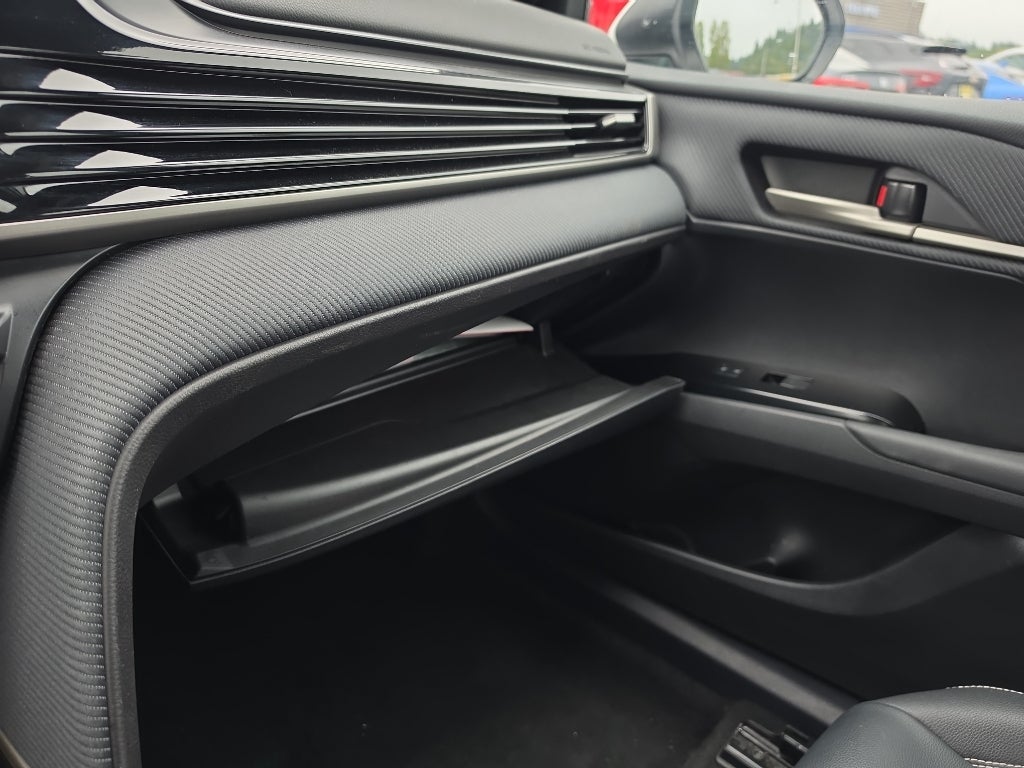 2025 Toyota Camry Hybrid SE